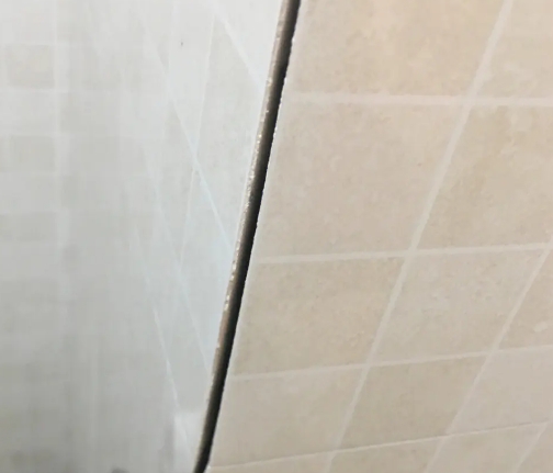 城关瓷砖空鼓维修公司分享阳台瓷砖脱落的修复过程可以分为以下几个步骤